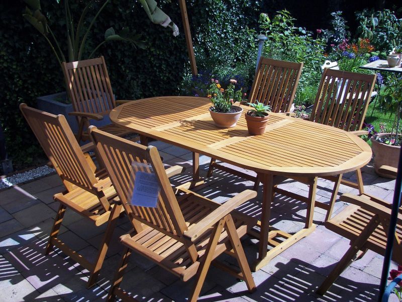 Tavolo + 6 sedie in legno eucalipto