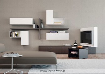 La zona giorno con modulo televisore orientabile.