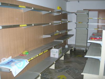 Scaffalature metalliche per negozi di alimentari di vario genere 