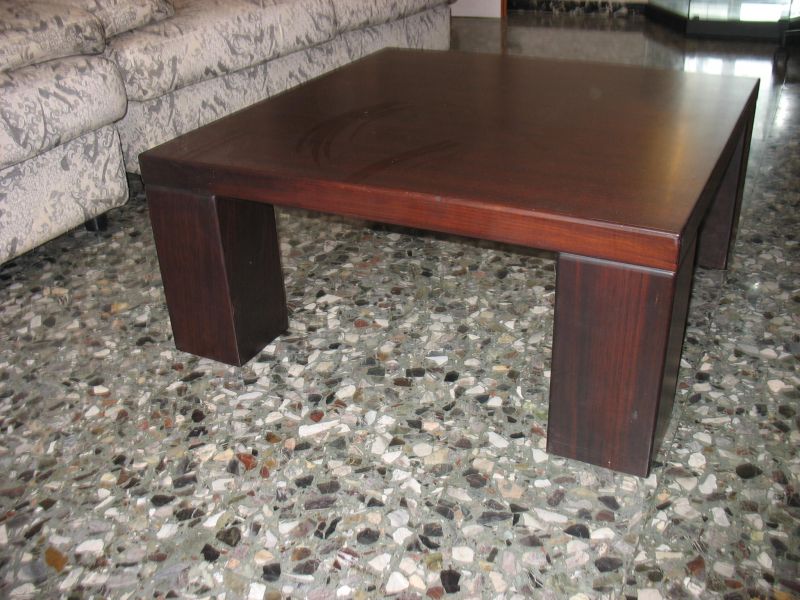 Tavolino basso da salotto quadrato