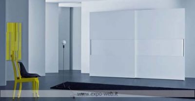 Gli armadi scorrevoli in laccato di Pianca  da:  Arredamenti Expo-WEb