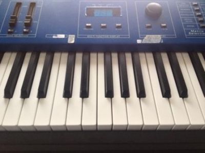 Vendesi Oberheim MC1000 come nuova + Flight case su misura 