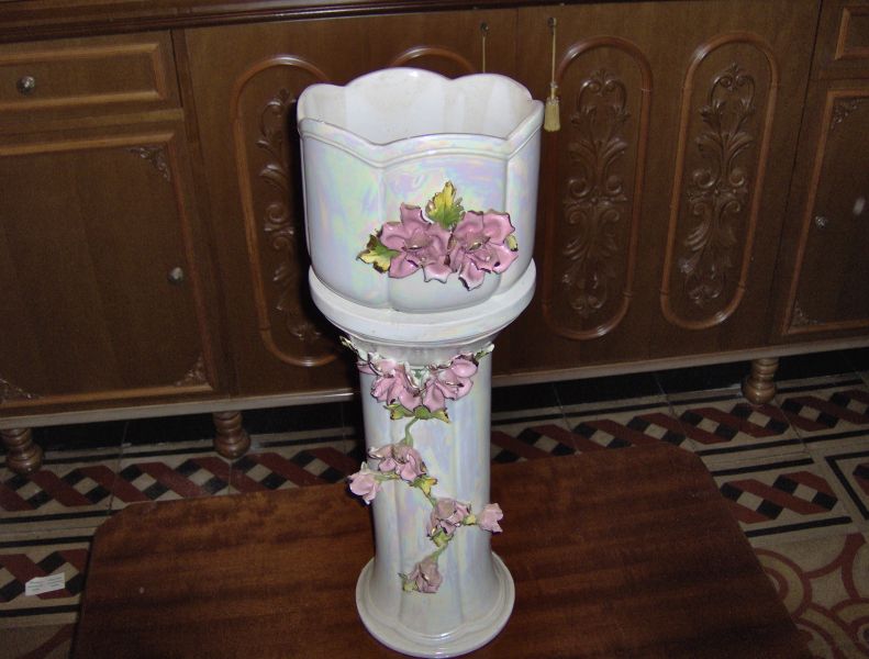Vendo colonna con vaso alzata in rilievo