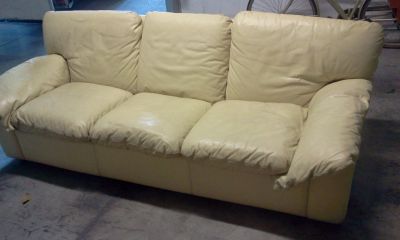 Divano in pelle avorio