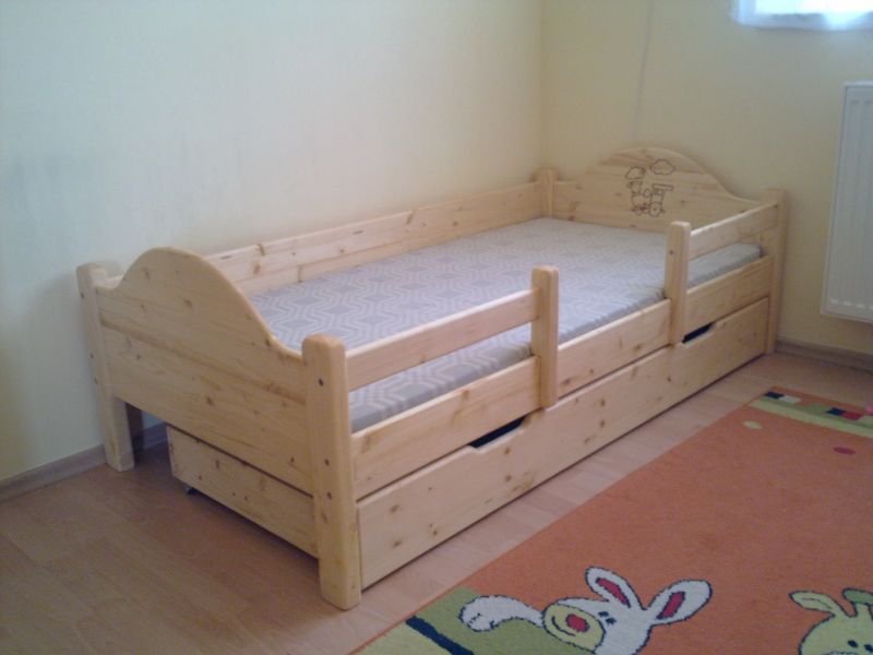 Lettino per bambini in legno di pino - nuovo con materasso