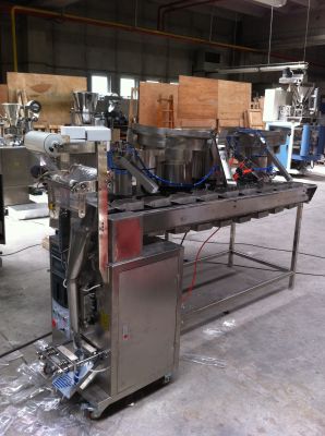 CONFEZIONATRICE MINUTERIE