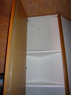 ELEGANTE ARMADIO AD ANGOLO