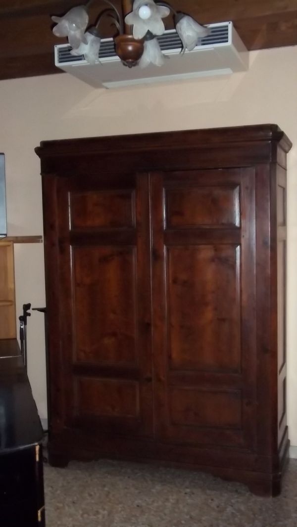 Armadio arte povera Fiorentina dell' ottocento.