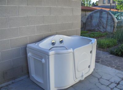 Vasca da bagno con sportello