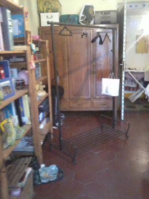 STAND IN FERRO BATTUTO