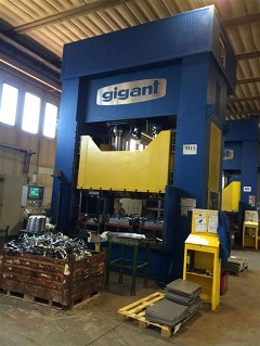 Vendesi pressa Gigant