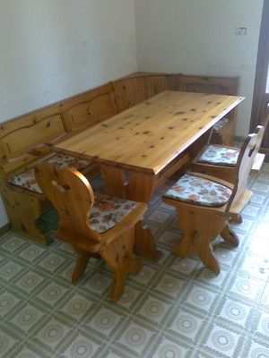 Arreda la tua tavernetta con mobili in legno di pino 