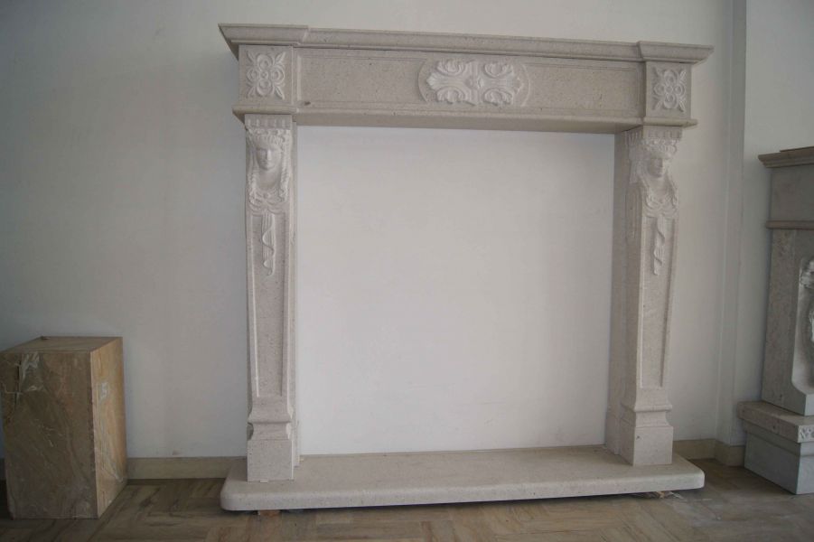 Caminetto in marmo Aurisina