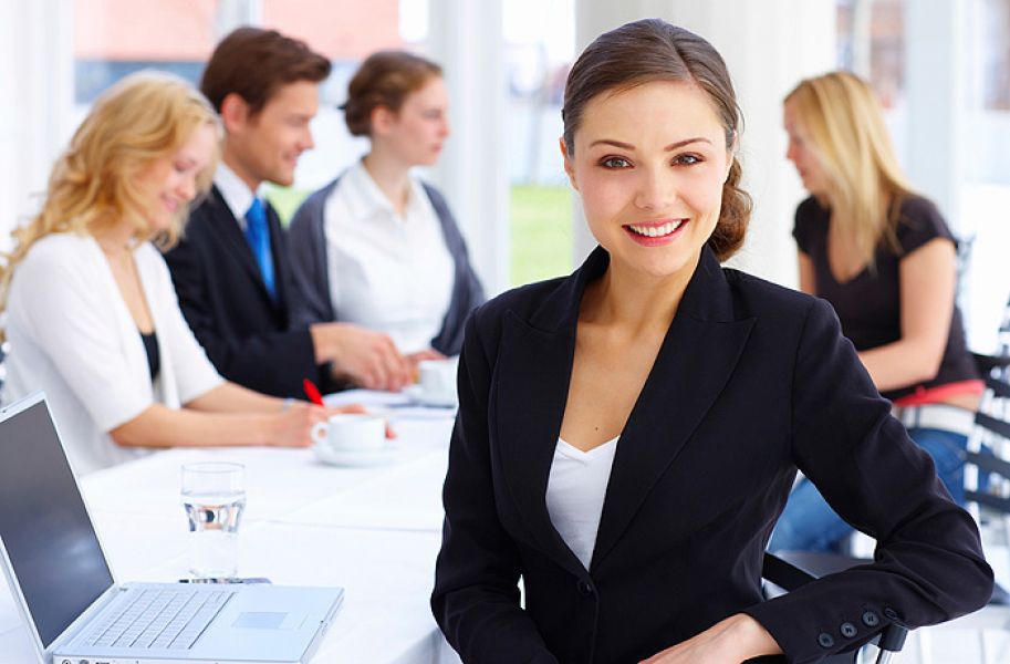 Telefoniste con buona esperienza di vendita al telefono