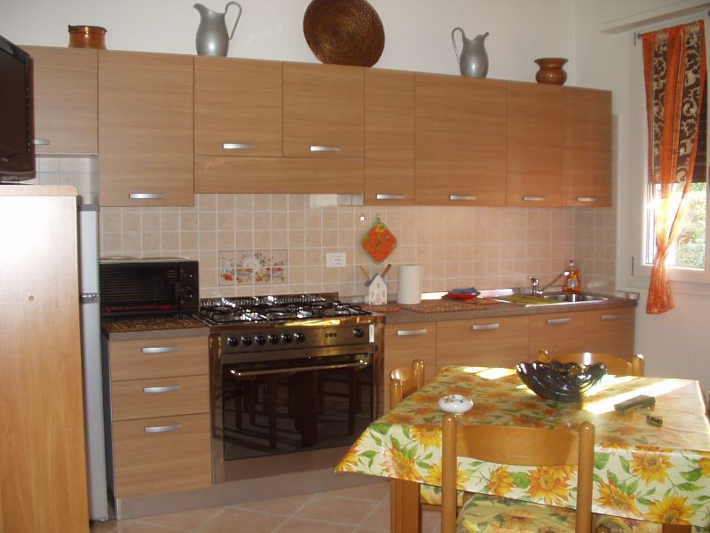 Luminoso bilocale arredato con utenze comprese a Ravenna zona Porto Fuori