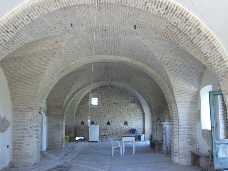 Casolare ristrutturato + 40 ha terreni irrigui