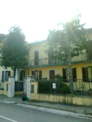 ANZANO DEL PARCO  : bellissima mansarda con travi e sassi a vist