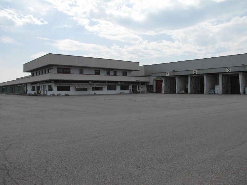Immobile commerciale in affitto a Gualtieri (RE) in prossimit� del Centro Commerciale Ligabue 