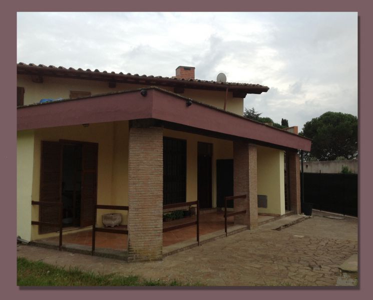 VILLA In BIFAMILIARE Laurentina