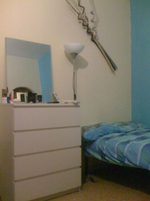 POSTO LETTO IN  DOPPIA CON UN RAGAZZO. APPIA NUOVA- METRO A FERMATA COLLI ALBANI. E.300 + SPESE