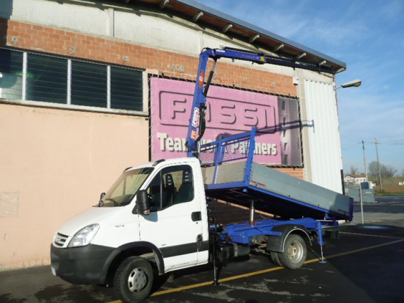 Daily con gru e ribaltabile