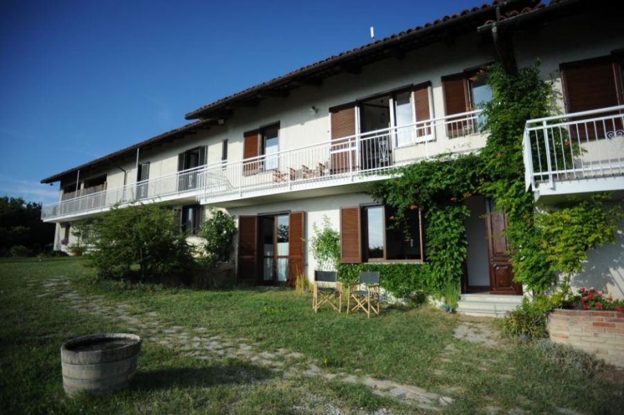 Scopri la bellezza del territorio e le golosit� soggiornando alla Cascina Bricchetto Langhe!