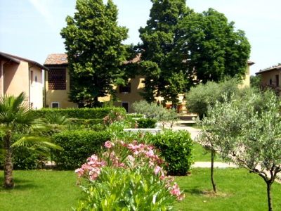 trilocale con mansarda in splendido contesto residenziale