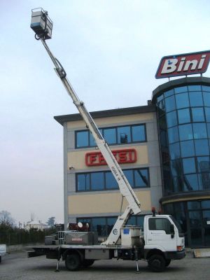 PIATTAFORMA AEREA CELA AQUILA 18 METRI SU NISSAN CABSTAR