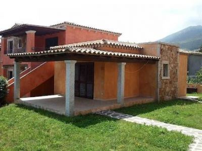 VENDITA BELLISSIMA VILLETTA CAPOSCHIERA CON AMPIO GIARDINO IN SPLENDIDO RESIDENCE -  SAN TEODORO