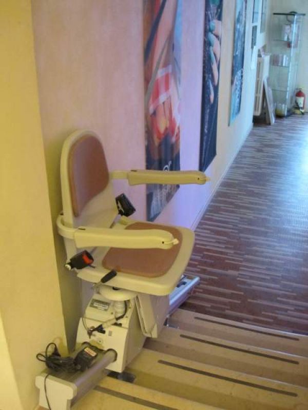 Montascale rettilineo nuovo da fabbrica a 2900 euro