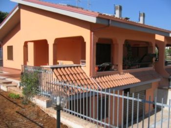 Formia (LT) Porzione villa Bifamiliare antisismica tre livelli