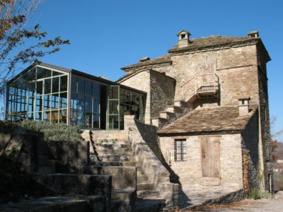 RUSTICO INDIPENDENTE IN SASSI  CASA TORRE DEL 1500 A VARANO 