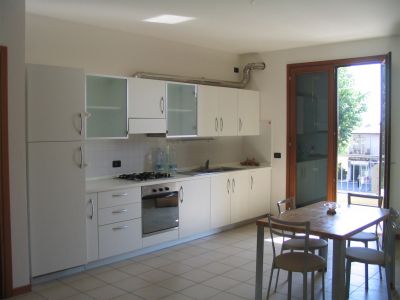 Bilocale semi arredato con garage e terrazzo