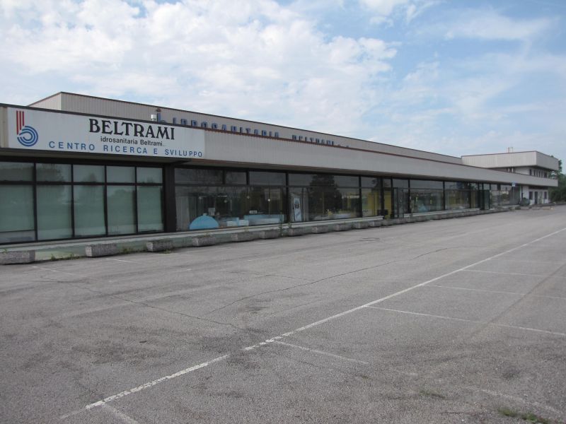 Immobile commerciale in affitto a Gualtieri (RE)  vicino al Ligabue shoppiing center