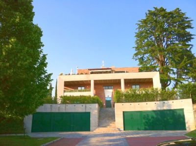 Ampio trilocale con 400 mq di giardino a Garbagnate