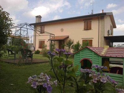 PRIVATO VENDE SPLENDIDA VILLA CON PISCINA