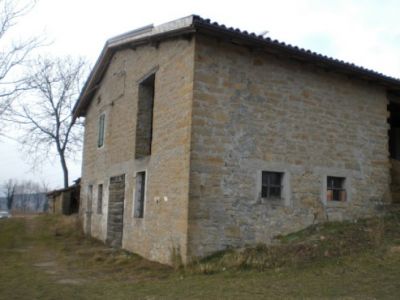 Rustico indipendente in sassi con giardino a Neviano degli Arduini