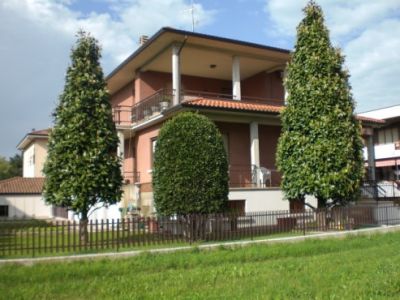VILLA INDIPENDENTE CON GIARDINO A FIDENZA