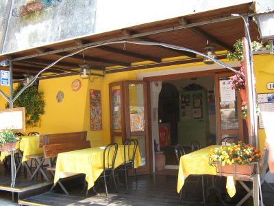 Cedesi Attivit� commerciale di bar ristorante ben avviata