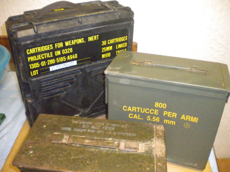 Contenitori per munizioni esercito italiano e USA
