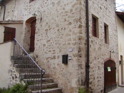 Bel terratetto centrale due ingressi