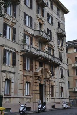 Castelletto 170 mq , 10 vani , a posto , stabile signorile