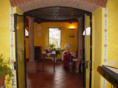 Rustico indipendente e ristrutturato con giardino 