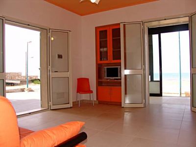 Casa vacanza fronte mare donnalucata