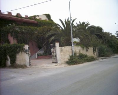 VENDO VILLA MQ700 ZONA RESIDENZIALE/TURISTICO/BALNEARE