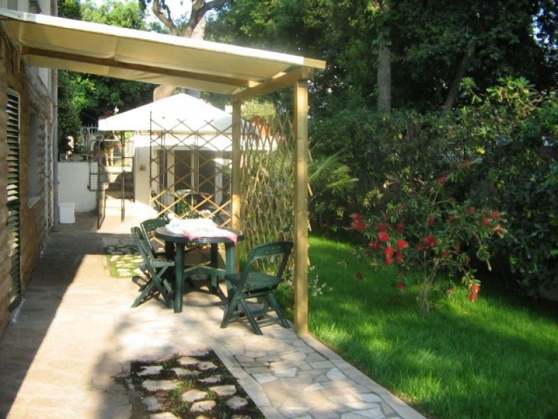 SAN VINCENZO trilocale con giardino 80  mt dal mare