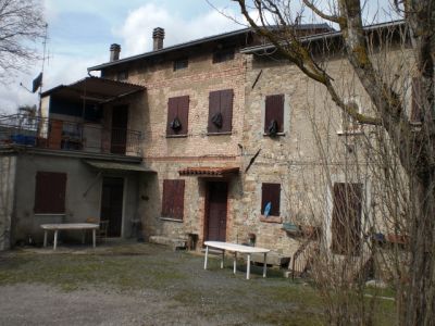 RUSTICO INDIPENDENTE CON 22 ETTARI DI TERRENO A BORGOTARO