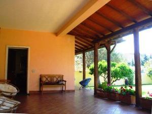 VILLA UNIFAMILIARE CON DEPENDANCE E GARAGE