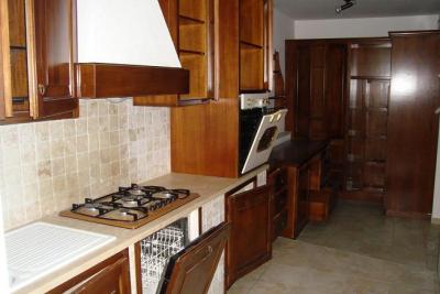 LOC.PALLONE,APPARTAMENTO AL PIANO TERRA CON INGRES...