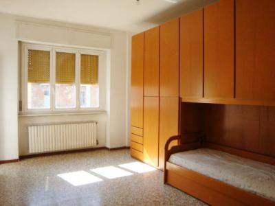 Ampio Monolocale in Via Vignati 1(Ang.P.Rossi 48)